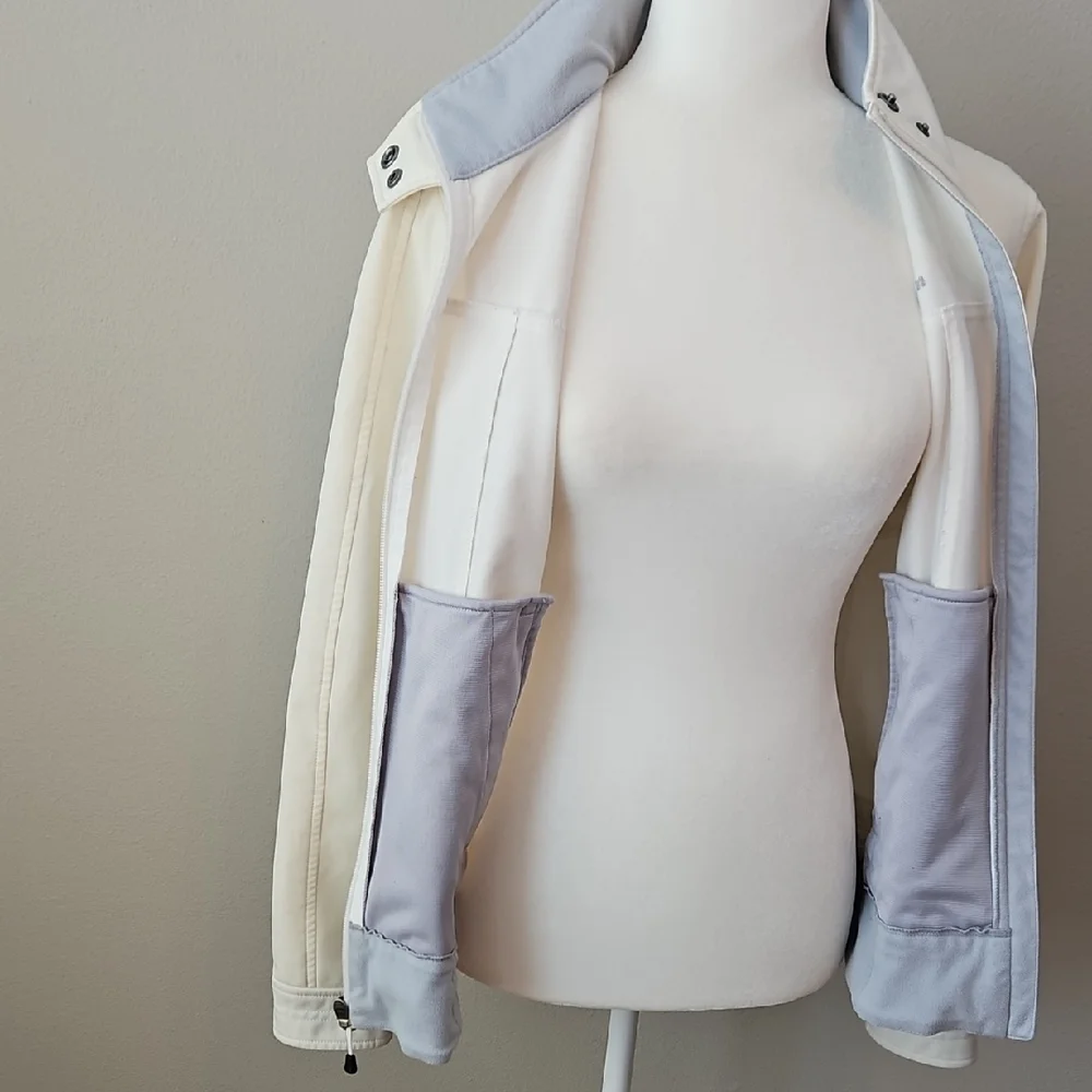 The North Face Women's Cream Zipper Medium Jacket - Picture 14 of 16